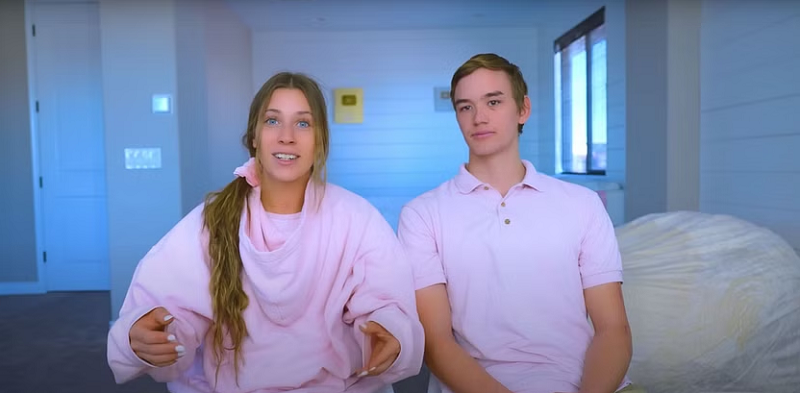 Is The Pink Shirt Couple Still Together 2024