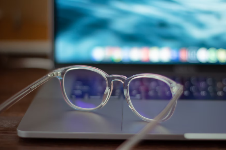 Should You buy Glasses to Reduce Screen Time Effects on Your Eyes?